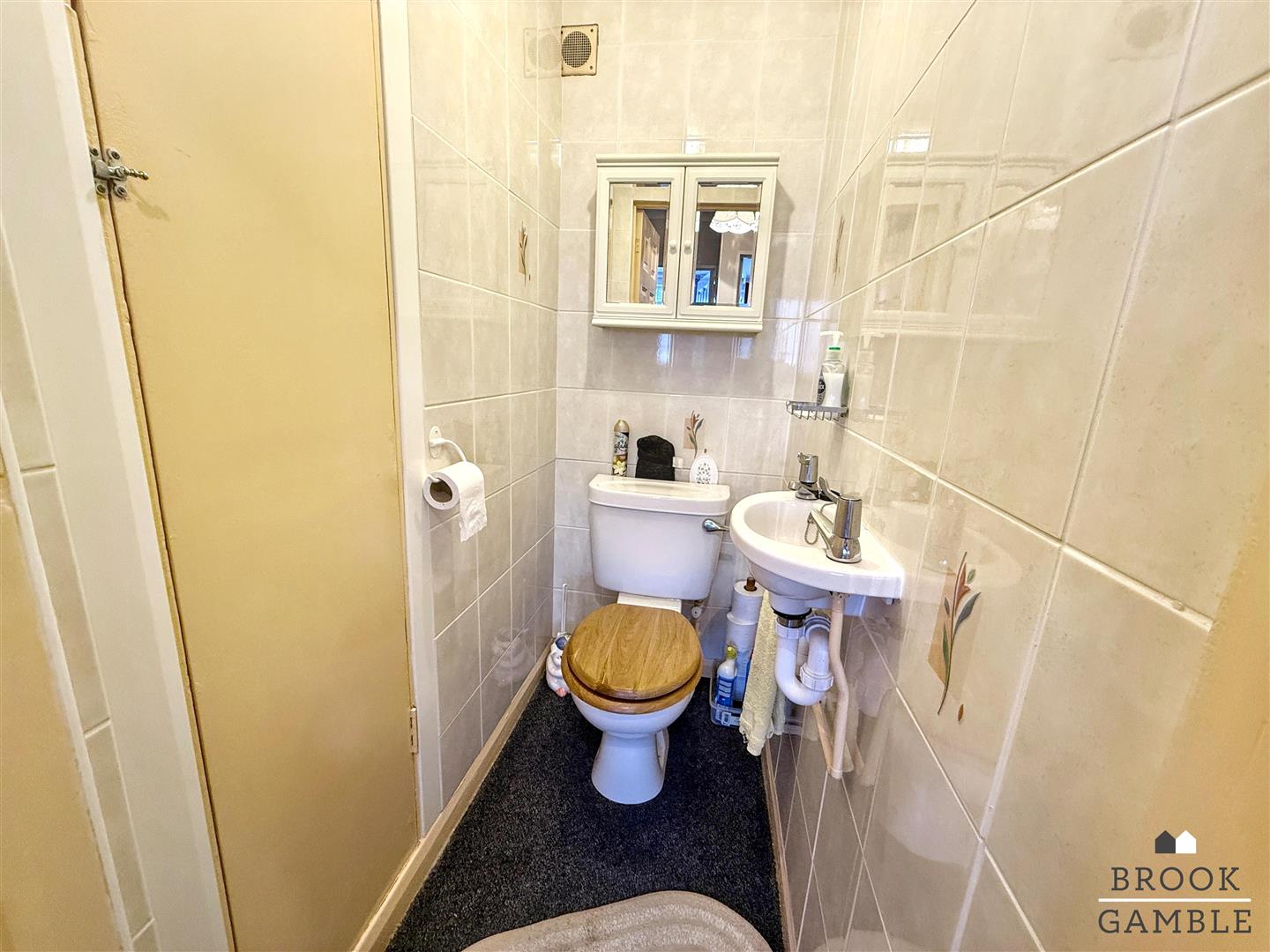 2 Bedroom Apartment - Purpose Built. Trinity Place in Eastbourne,  11